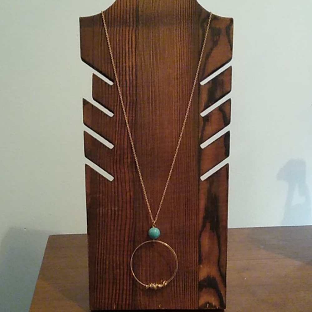 Gold tone and turquoise necklace